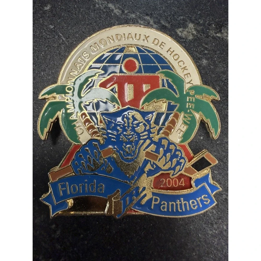 Lot 6‎ Quebec International Pee-Wee Hockey Tournament Trading Pins 2004-2006 3